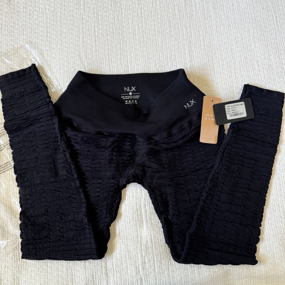 NUX Pucker Up Textured Leggings Black M Seamless Scrunch Bum Gymtok Athleisure